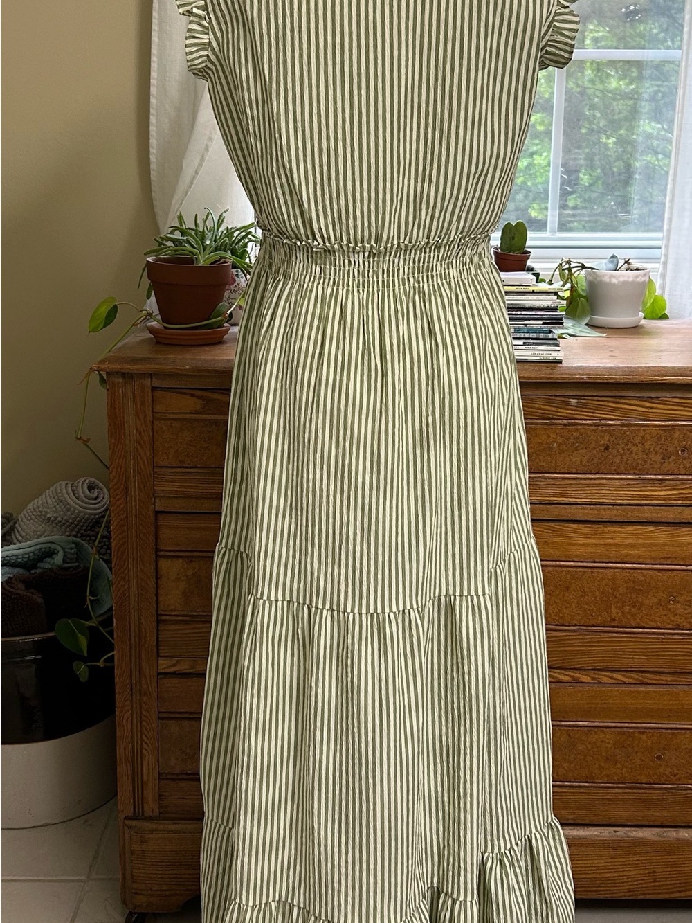 London Times Striped Green Seersucker Tiered Maxi Dress - Sleeveless Size 4 - Picture 2 of 7